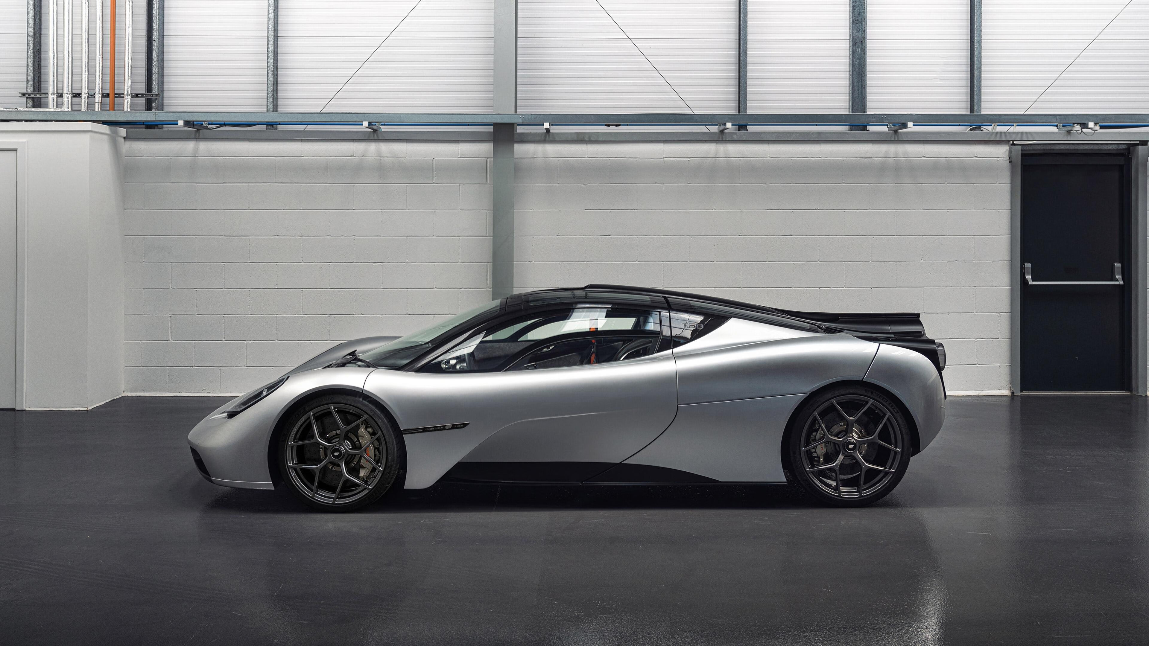 英超赛季中期球员高强度冲刺频次与肌肉疲劳关系,英超球员一场球赛平均跑多少米