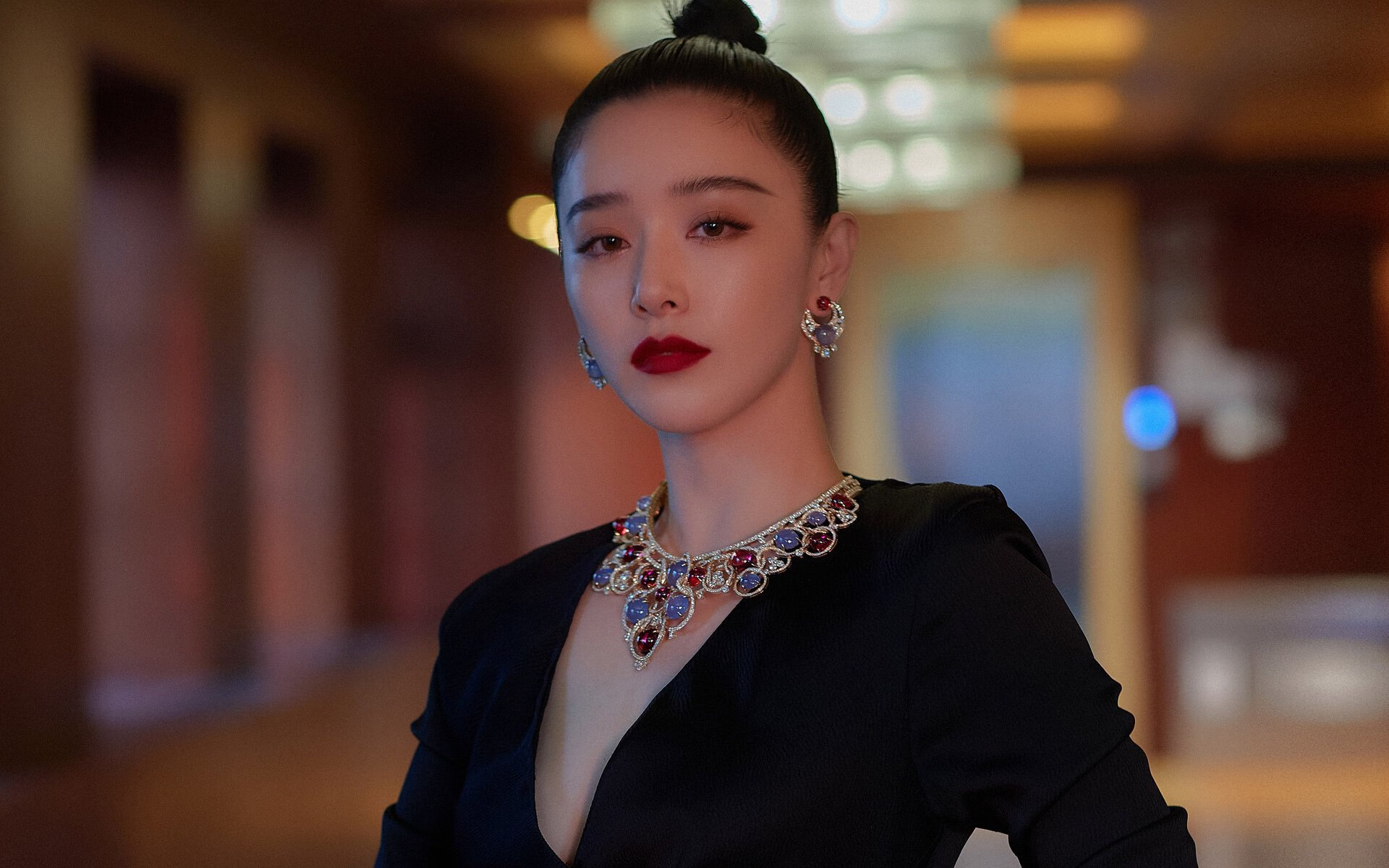 体育教师走入校园普及专业训练知识提升学生运动素养与兴趣,体育教师如何